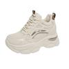 Tênis Dad Shoes com Aumento Interno de Altura para Pessoas Baixas, Tênis Esportivos Casuais Leves, Sapatos Femininos Versáteis de Verão com Solado Grosso, Tênis Brancos com Malha Vazada