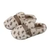 Nuevas pantuflas de algodón de invierno para mujer, con lindos diseños de dibujos animados, cierres de botón, suelas antideslizantes y estampado de leopardo afelpado, perfectas para uso en interiores