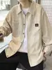 Nova camisa de manga comprida para homens, novo produto de primavera, jaqueta camisa de veludo cotelê estilo Hong Kong japonês, solta, preta