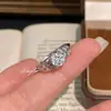 Anillo de Flor de Laurel con Circonita de Nuevo Estilo para Mujer, Fresco y Dulce, Versátil, Elegante, de Gama Alta, Anillo Abierto Ajustable al por Mayor