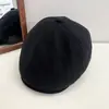 Boina coreana de moda con ala de cuero, boina a rayas reversible para mujer, gorra de estilo newsboy cálida para otoño e invierno estilo old money