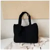 Bolsa Tote de Veludo Cotelê Casual Grande Capacidade 2026 Outono Nova Fechamento por Cordão Personalidade Estudante para o Trabalho Ombro/Axila