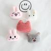 Bonito dos desenhos animados broche de boneca de pelúcia estrela coelho rosa coelho cinza Urso Gato pin bag crachá acessórios de vestuário