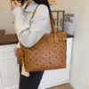 Bolsa Texturizada Feminina Grande Capacidade 2025 Nova Tendência Versátil Estilo Coreano Casual Bolsa de Ombro Estudante Universitária Bolsa Tote para Aula