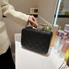 Nueva bolsa de cosméticos con bordado romboidal, bolsa de almacenamiento de cosméticos de gran capacidad, popular en Internet en Corea, estuche de cosméticos portátil súper popular.