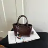 2026 Verano Nuevo Simple Moderno Retro Elegante Gran Capacidad Bolso de Cubo de Mano para Viajes Cotidianos Estilo Coreano Bolso Cruzado
