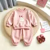 Conjunto Dulce para Niñas 2026 Otoño Nuevo Estilo Dibujos Animados Sudadera con Capucha de Manga Larga Pantalones Deportivos Conjunto Casual Elegante de Dos Piezas para Niños Pequeños Moderno