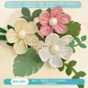 Decoración ambiental con flores y hojas de papel de seda en esquema de color Morandi para paredes de áreas temáticas en jardines de infancia y escuelas primarias