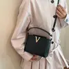 Bolso de Mano Cuadrado Pequeño Estilo Coreano de Moda para Mujer de Este Año, Nuevo Modelo Verano 2026, Bolso de Hombro Ligero de Lujo Acolchado, Bolso Cruzado para Viajar