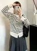 Camisa rayada adelgazante para mujer de talla grande, top de cuello redondo para mujer, estilo otoño 2026, suéter de punto holgado versátil para mujeres de talla grande