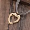 Colar Longo Cruzado Quente Geométrico Flor Vazada Amor Feminino Pingente Irregular Escovado Exagerado de Alta Qualidade
