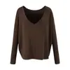 Conjunto de tres piezas para mujer en otoño: top de tirantes a rayas bicolor + camiseta de blusa holgada de manga larga con cuello en V + pantalones de campana de cintura alta
