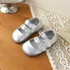 Sapatos de Couro para Meninas 2026 Primavera e Outono Novos Retro Boca Rasa Sapatos de Princesa Estilo Coreano Modernos Versáteis Sapatos Infantis