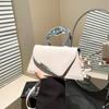 Bolso Nuevo de Borde Biselado Cosido para Mujer Verano 2025 Nuevo Bolso Cuadrado Pequeño Metálico de Mano Casual y Elegante Bolso de Hombro Elegante