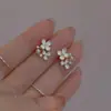 Nuevos Pendientes de Botón de Camelia Elegantes Súper de Hada para Primavera y Verano Pendientes de Flor de Perla Pequeños y Exquisitos Mismo Estilo que las Celebridades de Internet Pendientes
