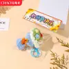 Chaveiro de crochê para o Dia do Professor com girassol e buquê de pêssegos, um presente para professores no Dia do Professor