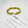 Pulseira Europeia e Americana de Folha Pequena em Aço Titânio Transfronteiriça Moda Temperamento Pulseira Aberta Pulseira Ajustável por Pressão de Óleo