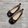 Zapatos Mary Jane planos rojos retro para mujer, nuevos mocasines de primavera y otoño 2026, zapatos de vestir de punta baja para la noche