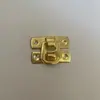 30*22 fecho de fivela de ferro amarelo caixa de madeira fivela de caixa fivela de caixa escura fivela de caixa de presente embalagem de caixa de brocado fivela de ferro