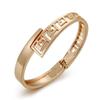 Pulseira de senso avançado temperamento pulseira de ouro pulseira oca de luxo leve design de galvanoplastia feminina Amazon pulseira europeia e americana atacado