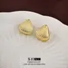 Pendientes de Concha Texturizada de Moda Europea y Americana Pendientes de Diseño de Abanico Elegante de Nicho Pendientes Retro Simples y Versátiles para Mujer