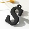 Venta Caliente Transfronteriza Material de Acetato Negro Mate Colgante de Letra Inglesa Mayúscula Agujero Único Collar DIY Joyería Colgante para Ropa