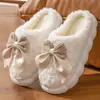 Pantuflas de algodón para otoño e invierno con lazo, zapatos de maternidad para mujer, pantuflas gruesas para el hogar, zapatos de algodón antideslizantes, pantuflas de algodón cerradas de felpa