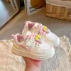 Sapatos Femininos 2026 Novo Primavera Infantil Casual Tênis Branco Desenho Couro Princesa Sapatos Esportivos para Meninas Venda Quente