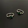 Pendientes de Amor Retro Únicos con Circonita Verde en Forma de Corazón para Mujer Diseño de Nicho Pendientes Geométricos de Lujo Ligero