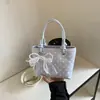 2026 Nova Bolsa de Mão de Verão Coreana Pequena Bolsa Tote para Mulheres de Alto Padrão Bolso Almofada de Bolinhas Nicho Bolsa de Ombro Único Transversal