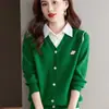 Suéter feminino falso de duas peças, novo modelo primavera 2026, camisa base de malha com gola de camisa de manga comprida