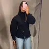 Vestuário feminino transfronteiriço: elegante e versátil, adequado para o trabalho, com gola alta, fecho de botões de pressão, cintura marcada, comprimento curto e corte justo, feito de tecido de lã, para outono e inverno, atacado em estilos europeus e americanos