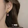 Pendientes de Flor de Zirconia con Aguja de Plata Electrochapada en Oro Real de 18 Quilates Estilo Nicho Pendientes Versátiles Lujo Ligero Pendientes de Alta Gama para Mujer