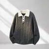 Suéter Dopamina Otoño/Invierno 2026 Tejido de Bloques de Color Punto Trenzado Cuello Medio Polo Versátil Top Holgado de Punto Trenzado para Hombres y Mujeres Botones