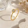 Exquisito Nuevo Anillo Cuadrado Pequeño de Acero Inoxidable para Azúcar Hecho a Mano Anillo de Acero de Titanio con Diamantes Completos para Mujer Apilable Sensación de Alta Gama Joyería de Anillo para el Dedo