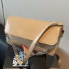 Bolso Cuadrado Pequeño de Cadena de Gama Alta Nuevo 2025 con Diseño de Nicho, Bolso Baguette Versátil y Sencillo para Llevar Debajo del Brazo, Bolso Cruzado de Hombro Único