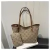 Bolsa Tote com Textura Retrô, Simples e Versátil, Bolsa Fashion para Sogra, Bolsa de Mão Feminina Estampada de Luxo Leve e de Alta Qualidade para o Dia a Dia