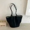 Bolso de gamuza para mujer, nuevo modelo de otoño 2026, bolso de hombro vintage de alta gama, bolso tote de gran capacidad, bolso para el trabajo