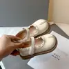 Zapatos de Princesa Elegantes de Encaje para Bebé con Boca Baja Nueva Moda Primavera 2026 Zapatos de Cuero Pequeños Simples y Elegantes para Niñas Zapatos de Moda