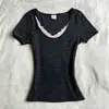 Camiseta de manga corta con cuello redondo y ribete de encaje delicado, estilo europeo y americano transfronterizo, imitación de dos piezas, nuevo modelo negro primavera/verano 2026