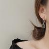 Dongju Corea del Sur simple divertido elegante celebridad de internet cara sonriente feliz aretes nuevo moderno lindo aretes en forma de C