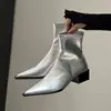 Botas curtas de bico fino estilo coreano para mulheres, novas botas de outono e inverno 2026, botas de salto grosso slim moda europeia e americana, botas de moda de nicho