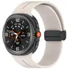 Yourong es Adecuado para la Serie Samsung Watch8 Classic, Mismo Estilo con Hebilla Magnética Ranurada y Correa de Silicona de Color Sólido