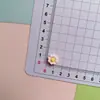 Accesorios de resina de flores de tamaño pequeño Joyería para uñas de flores pequeñas Mini Accesorios hechos a mano con pegamento de crema Horquilla