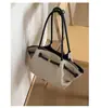 Bolsa de Ombro Retro de Grande Capacidade para Mulheres Verão 2025 Nova Nicho de Alto Valor Bolsa de Mão para o Dia a Dia