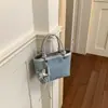 Bolsa Tote Pequena Super Moderna para Escritório Feminina 2026 Nova Primavera Verão Popular Exquisita Jeans Ombro Único Transversal Bolsa Saco