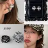 Pinza de Oreja de Cruz Hueca Estilo Oscuro Vintage para Mujer, Diseño Exquisito de Nicho, Estilo Minimalista, Ear Cuff de Zirconia sin Perforación