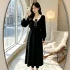 Vestido de malha cinza com gola para mulheres, coleção de outono, design que marca a cintura, efeito emagrecedor, vestido longo, bordado preto, direto da fábrica