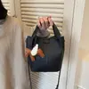 Bolso de Mano de Gran Capacidad de Moda y Sencillo, Bolso Cubo con Textura Elegante, Bolso Pequeño para Mujer, Bolso de Hombro y Cruzado de Moda Nuevo 2025