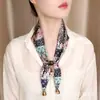 Elegante Adorno para el Cuello con Bufanda de Seda Bordada, Camisa, Traje, Pañuelo Pequeño Versátil Casual, Cinta Desplegable Ajustable para Mujer
